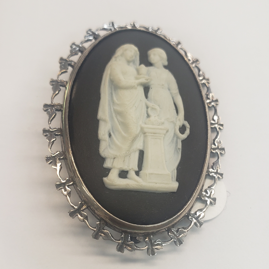 Wedgwood Black And White Cameo Brooch 145$